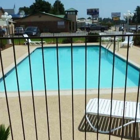 Xecutive Inn And Suites Center Екстер'єр фото