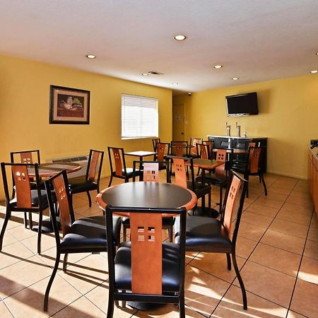Xecutive Inn And Suites Center Екстер'єр фото